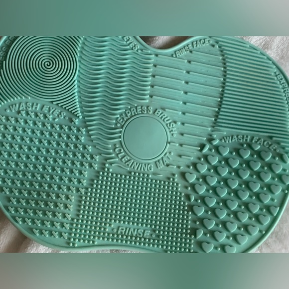 Makeup brush cleaning mat & mesh carrying case for beauty blender - Picture 2 of 11